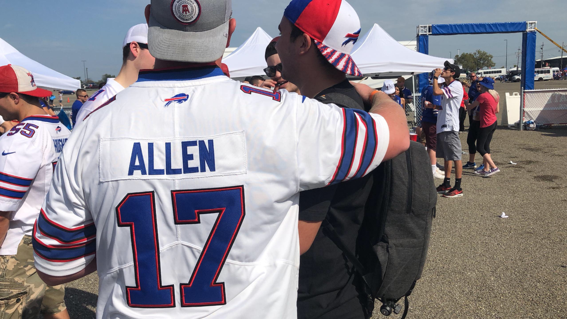 A gay Buffalo fan goes viral wearing his Bills Pride shirt - Outsports